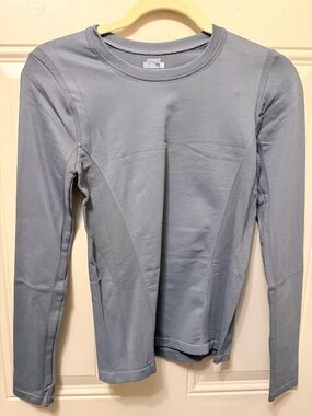 MRIGNT Long Sleeved Gray Knit Athletic or Exercise pullover Top